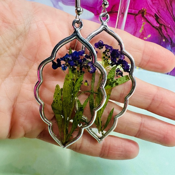 Handmade Real Pressed Purple Flower Resin Earrings - Picture 3 of 6